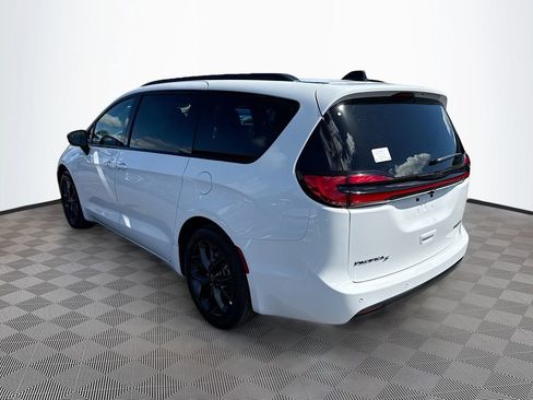New 2026 Chrysler Pacifica Limited w/ S Appearance Package image 7