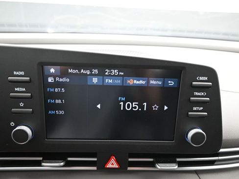 Used 2025 Hyundai Elantra Sport image 12