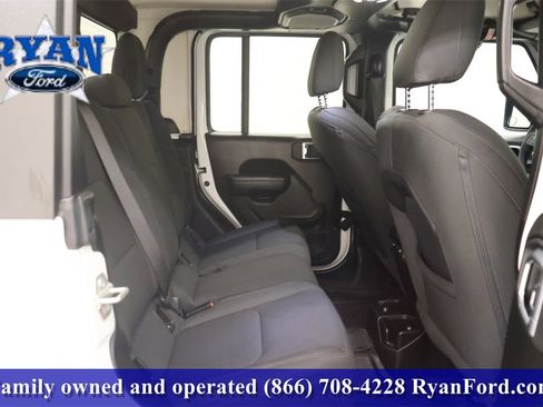 Used 2023 Jeep Gladiator Willys image 13