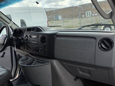 Used 2011 Ford E-450 and Econoline 450 Super Duty RWD image 22