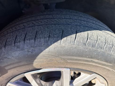 Used 2020 GMC Acadia SLE w/ Driver Convenience Package image 2