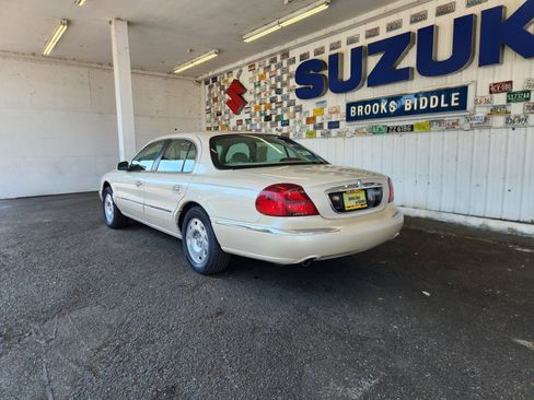 Used 2002 Lincoln Continental image 5