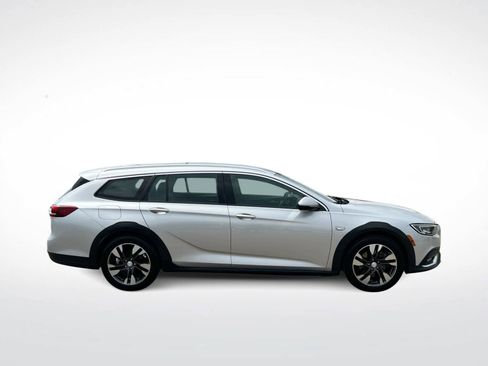 Used 2018 Buick Regal Essence w/ Driver Confidence Package #1 AWD/4WD image 9