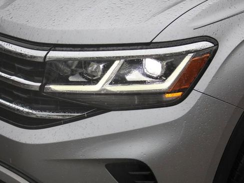 Used 2022 Volkswagen Atlas Cross Sport SEL image 2