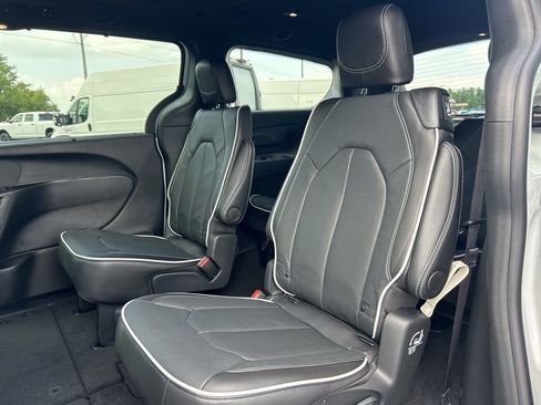 New 2026 Chrysler Pacifica Limited w/ S Appearance Package image 13