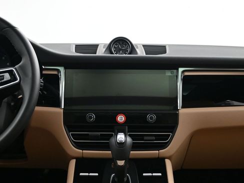 Certified 2026 Porsche Macan AWD/4WD image 11