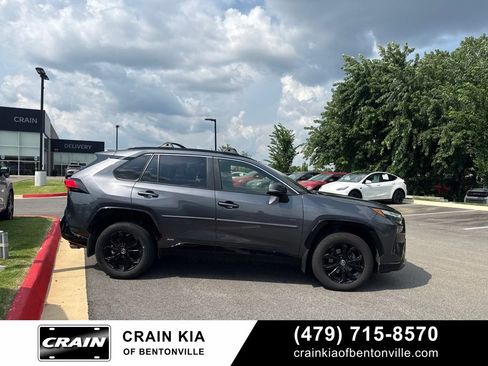 Used 2022 Toyota RAV4 SE AWD/4WD image 2