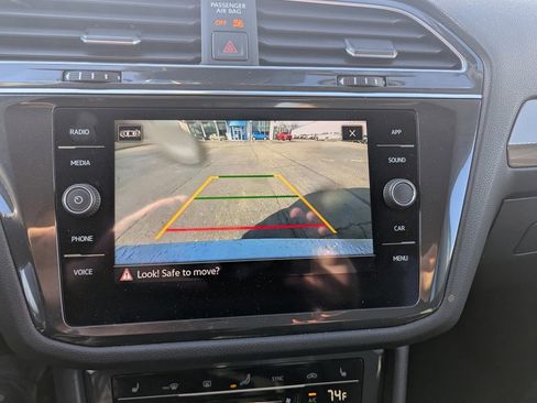 Used 2022 Volkswagen Tiguan SE image 17