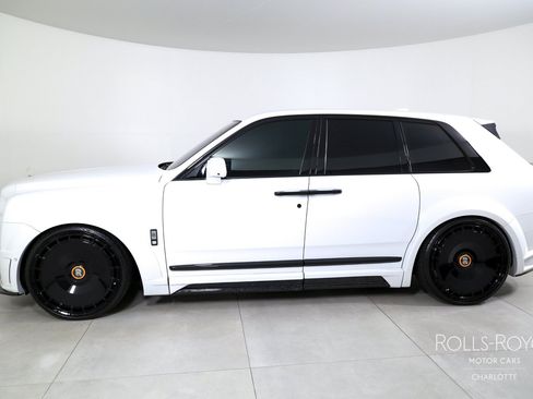 Used 2025 Rolls-Royce Cullinan AWD/4WD image 3