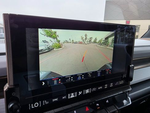 Used 2025 GMC Hummer EV 2X image 34