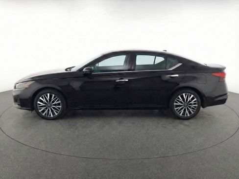 Used 2024 Nissan Altima 2.5 SV image 5