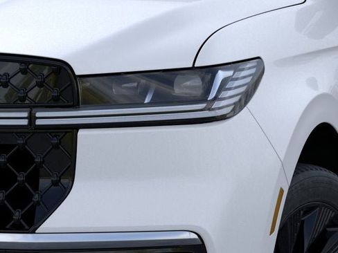 New 2025 Lincoln Navigator Reserve w/ Jet Appearance Package AWD/4WD image 18