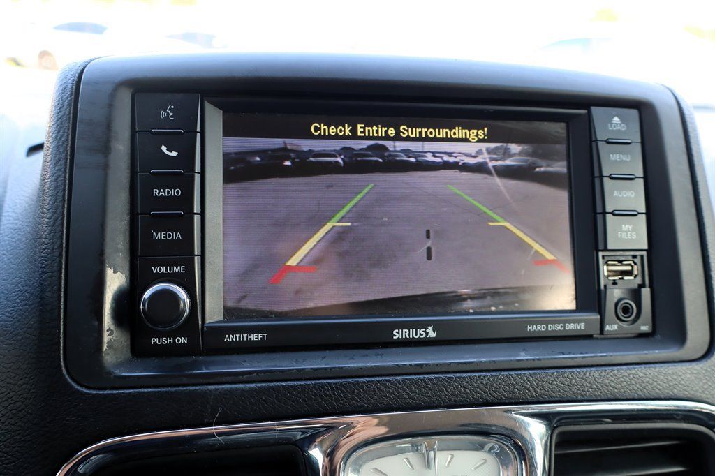 Used 2016 Chrysler Town & Country Touring FWD image 34
