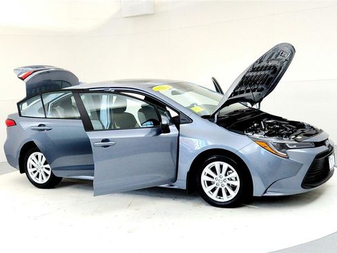 Used 2023 Toyota Corolla LE image 12