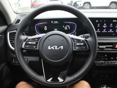 Used 2025 Kia Seltos S AWD/4WD image 14