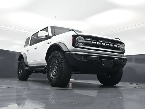 Used 2025 Ford Bronco Outer Banks w/ Sasquatch Package AWD/4WD image 44
