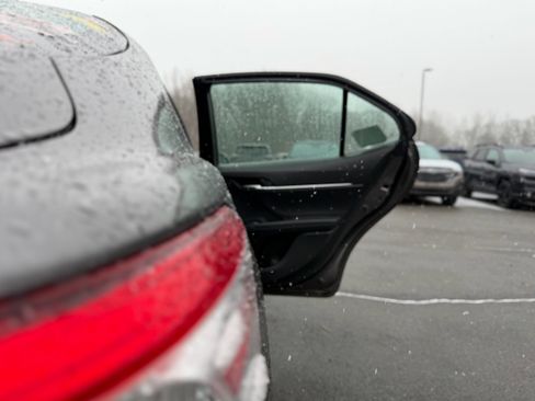 Used 2020 Toyota Camry LE image 29