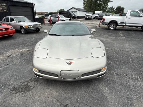 Used 1998 Chevrolet Corvette Coupe w/ Roof Pkg RWD image 8