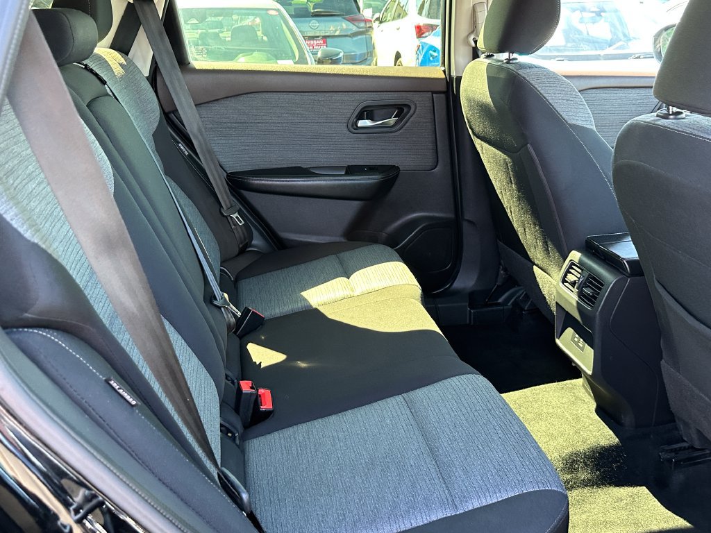Used 2023 Nissan Rogue SV FWD image 15