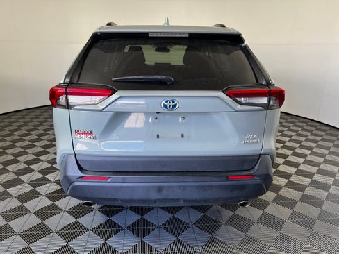 Used 2022 Toyota RAV4 XLE Premium AWD/4WD image 6