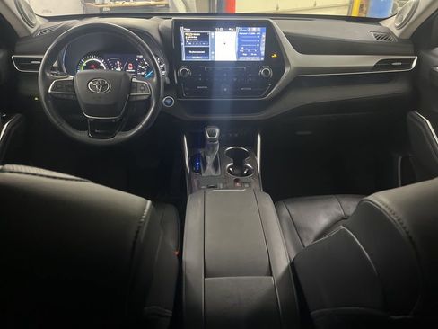 Used 2020 Toyota Highlander Platinum image 25