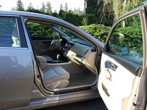 Used 2013 Nissan Altima 2.5 S FWD image 13