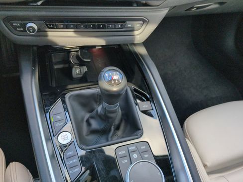 Used 2025 BMW Z4 M40i w/ Edition RWD image 17