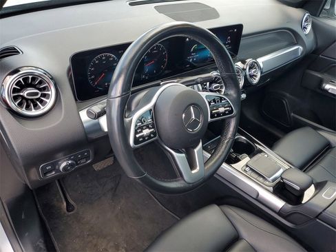 Used 2021 Mercedes-Benz GLB 250 4MATIC w/ Premium Package image 11