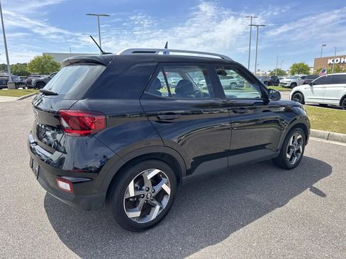 Used 2025 Hyundai Venue SEL FWD image 5