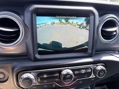 Used 2023 Jeep Wrangler Unlimited Rubicon 4xe AWD/4WD image 18