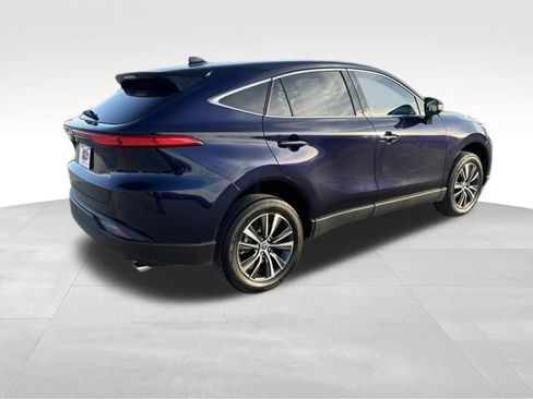 Used 2023 Toyota Venza LE image 5