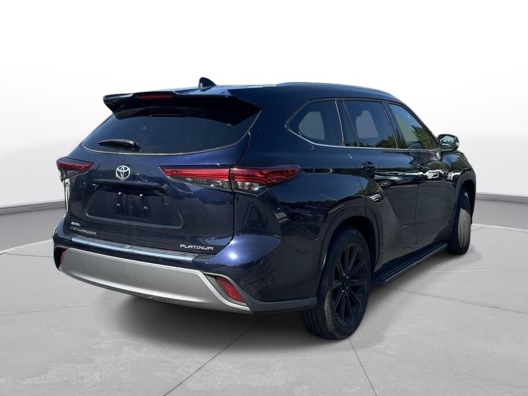 Used 2023 Toyota Highlander Platinum FWD image 6