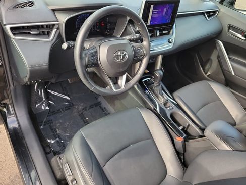 Used 2023 Toyota Corolla Cross XLE w/ Convenience Package FWD image 14