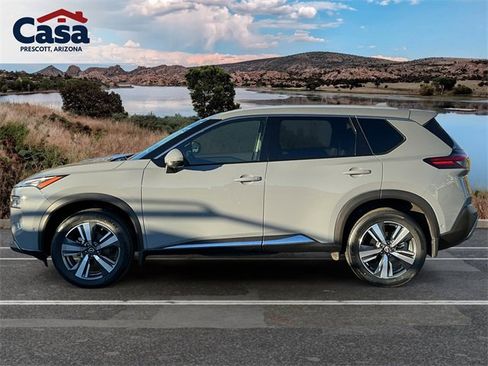 Used 2022 Nissan Rogue SL w/ SL Premium Package image 5