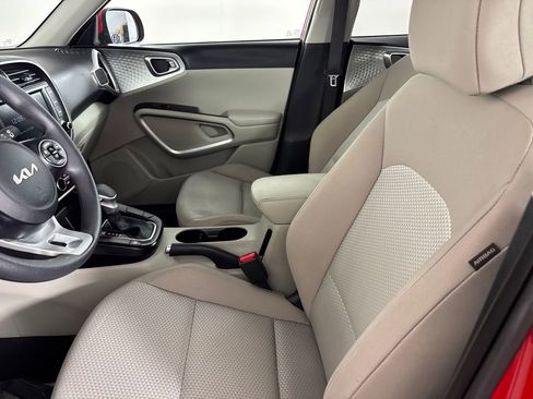 Used 2022 Kia Soul LX w/ Technology Package image 9