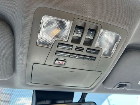 Used 2018 Toyota Highlander Limited Platinum FWD image 41