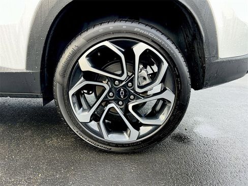 Certified 2025 Chevrolet Trax RS w/ Driver Confidence Package image 27