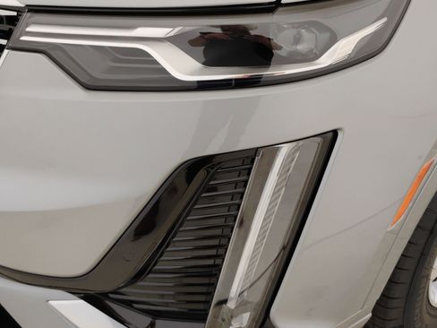 New 2025 Cadillac XT6 Luxury image 30