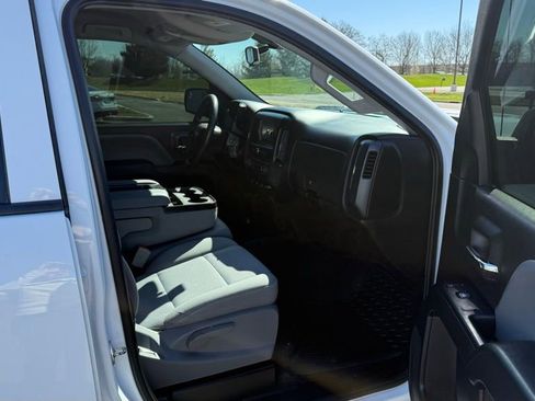 Used 2018 Chevrolet Silverado 1500 Custom w/ Custom Value Package image 9