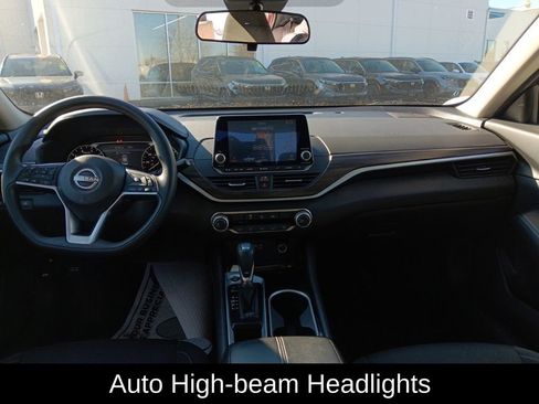 Used 2024 Nissan Altima 2.5 SV FWD image 15