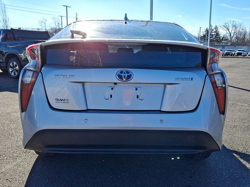 Used 2018 Toyota Prius Three image 25
