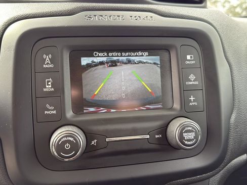 Used 2017 Jeep Renegade Latitude image 19