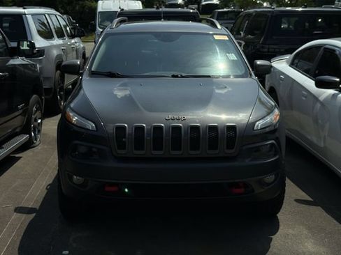 Used 2016 Jeep Cherokee Trailhawk w/ Comfort/Convenience Group AWD/4WD image 3