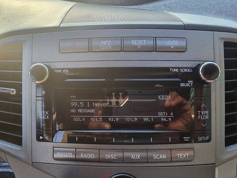 Used 2012 Toyota Venza LE FWD image 30