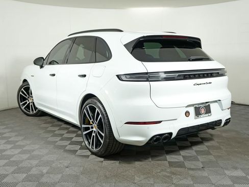 Certified 2024 Porsche Cayenne Turbo image 3
