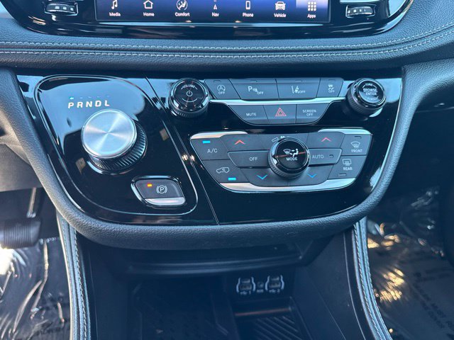Used 2025 Chrysler Pacifica Limited FWD image 26