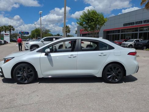 Certified 2025 Toyota Corolla SE FWD image 9