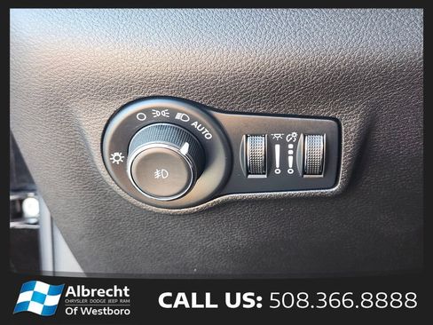 Used 2023 Jeep Compass Limited AWD/4WD image 23