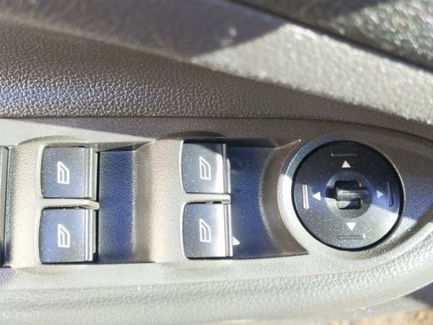 Used 2018 Ford Escape SE w/ SE Sport Appearance Package image 16