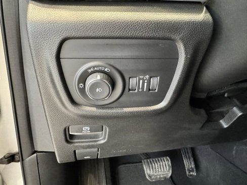 Used 2023 Jeep Grand Cherokee Limited image 10